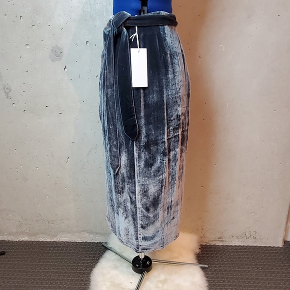 Reformation Amberleigh Gray Velvet Wrap Skirt – Size Small, NWT - Picture 6 of 7